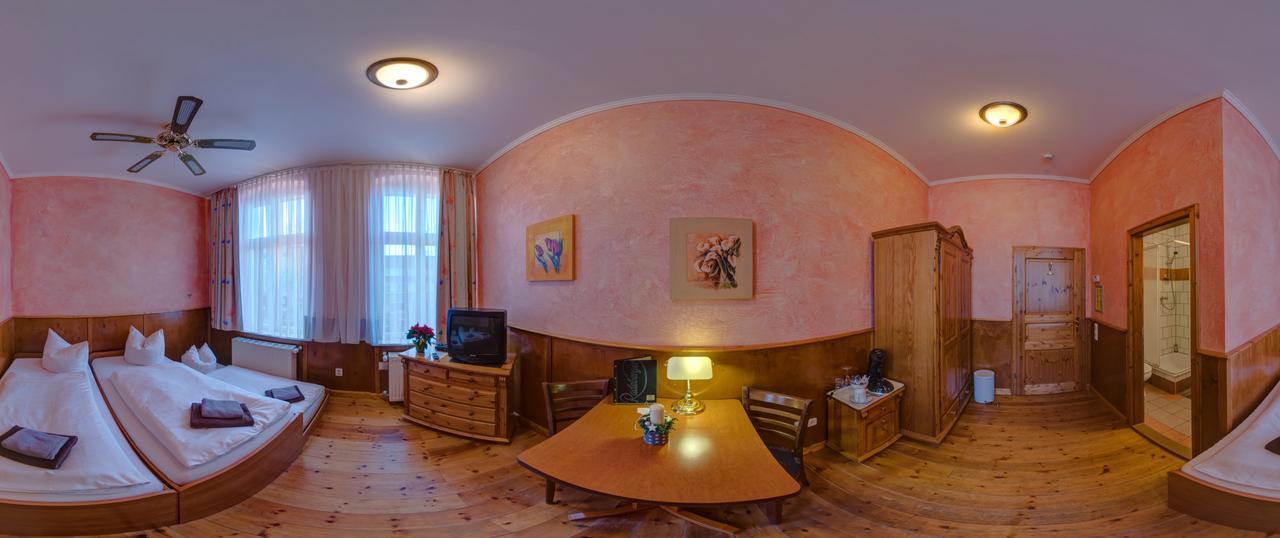 Pension Unicat Potsdam Exterior photo